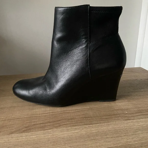 Michael Kors, Black Leather Wedge ankle boot - Picture 2 of 7